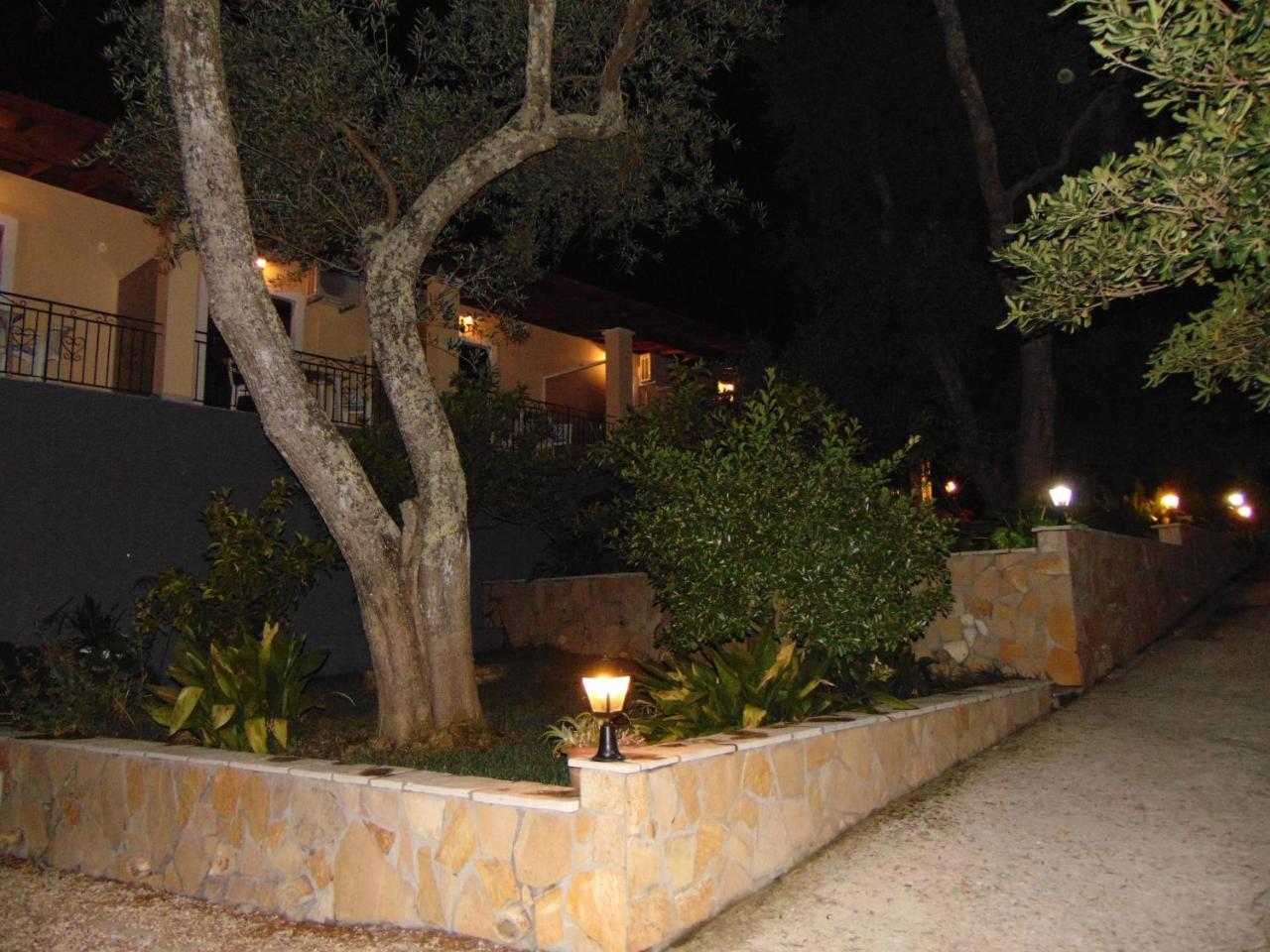 Villa Eleni - Studios Liapades Exteriör bild